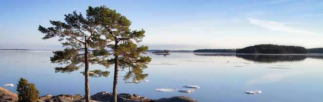Printemps sur les îlots de la baie de Halikko en Finlande