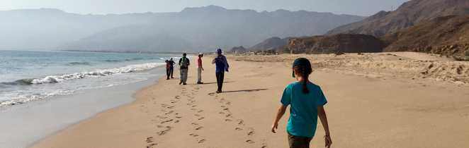 Rando sur la plage à Oman