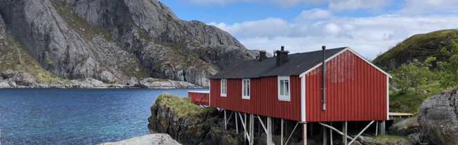 Rorbu rouge en Norvège, île Lofoten
