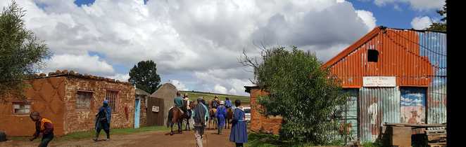 Village et habitants dans le Lesotho