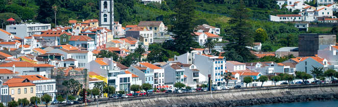 Ville de Horta sur l'île de Faial aux Açores