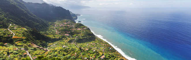 Vue panoramique sur Funchal à Madère