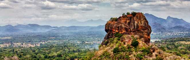Vue sur le rocher du lion à Sigiriya
