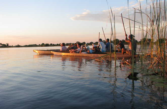 Balade en pirogue traditionnelle au Botswana