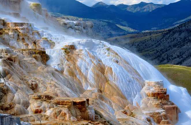 Formations calcaires de Mammoth Hot Spring dans le Parc de Yellowstone