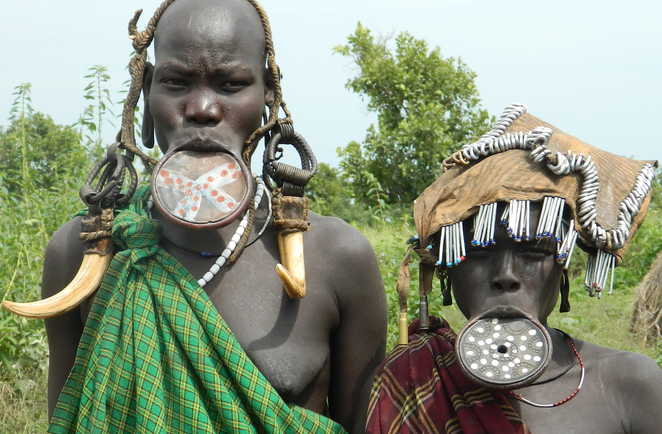 Hommes ethnie locale Ethiopie
