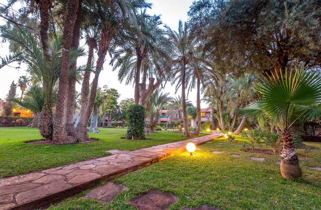 Jardin de l'hôtel Farah, à Marrakech, Maroc