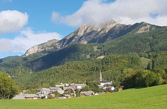le village de Saint Leger les Melezes, Champsaur, Alpes du sud