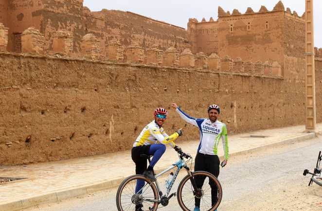 Maroc - vélos - Kasbah - sur la route du désert