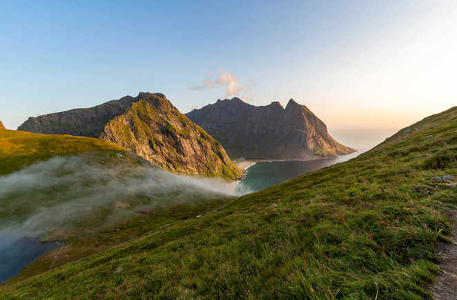 Paysage de Norvège, en haut mont Ryten, vue sur Kvalvika