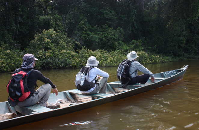 Pirogue en Amazonie péruvienne