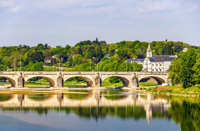 Pont Wilson enjambant la Loire à Tours, Val de Loire