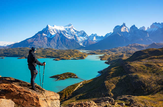 Randonneur dans le parc national de Torres del Paine, en Patagonie, au Chili.