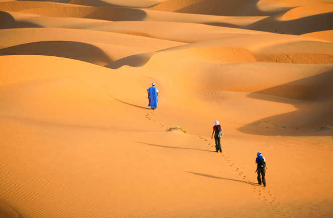 randonneurs dans le désert en Mauritanie