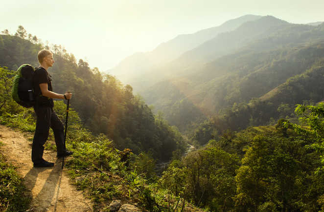 Randonneurs dans les montagnes du Vietnam