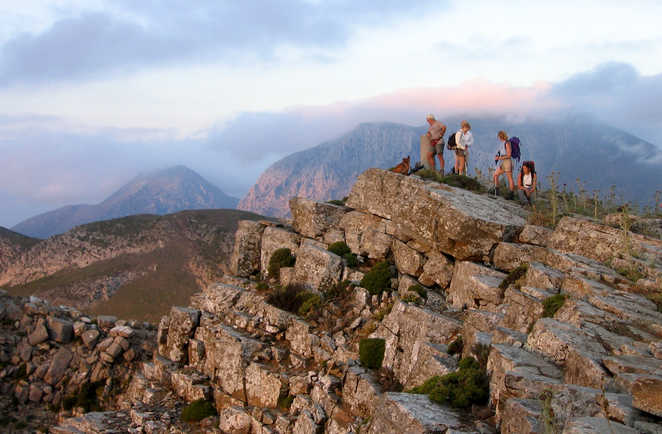 randonneurs sur sommet Crète