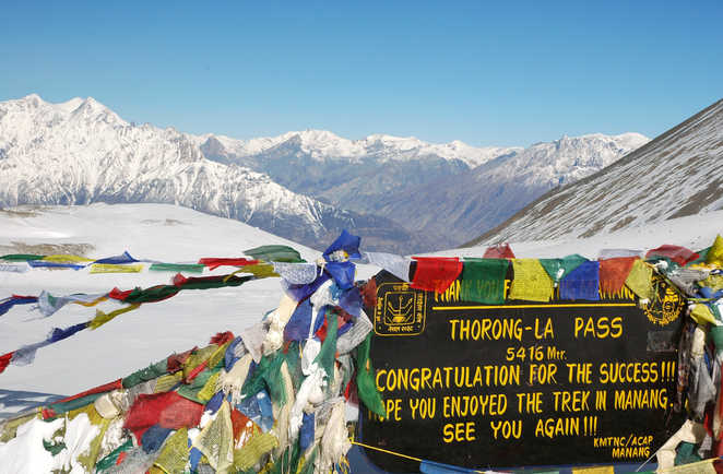 Sommet du col de Thorong, sur le tour des Annapurnas