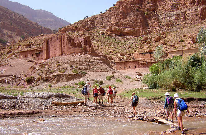 Traversée de rivière, Haut Atlas Central, Maroc