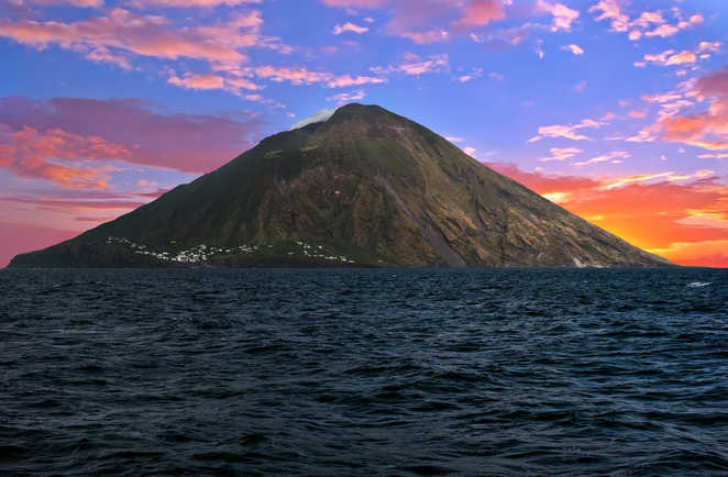 Volcan Stromboli, îles Éoliennes au nord de la Sicile