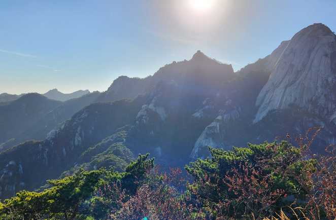 Vue sur le pic de Yeongbong  dans le Parc National de Bukhansan