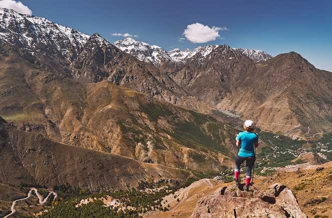 Vue sur le Toubkal depuis la vallée de l'Azaden, Maroc