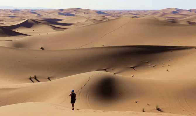 Voyage à pied : Immersion dans les grands ergs du Sahara marocain