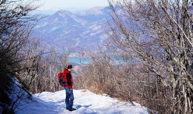 Voyage à pied : Randonnées hivernales et raquettes à neige en Albanie