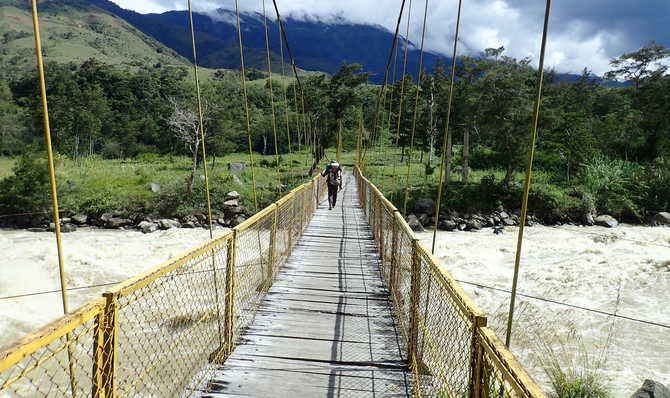 Voyage à pied : Trek en Papouasie Occidentale : tribus Dani et Yali
