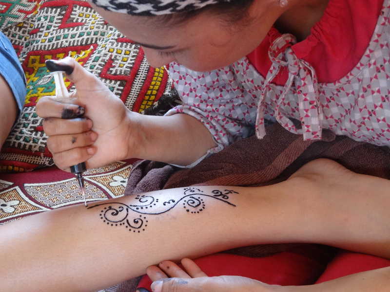 Atelier de henné au ranch © Caval&go