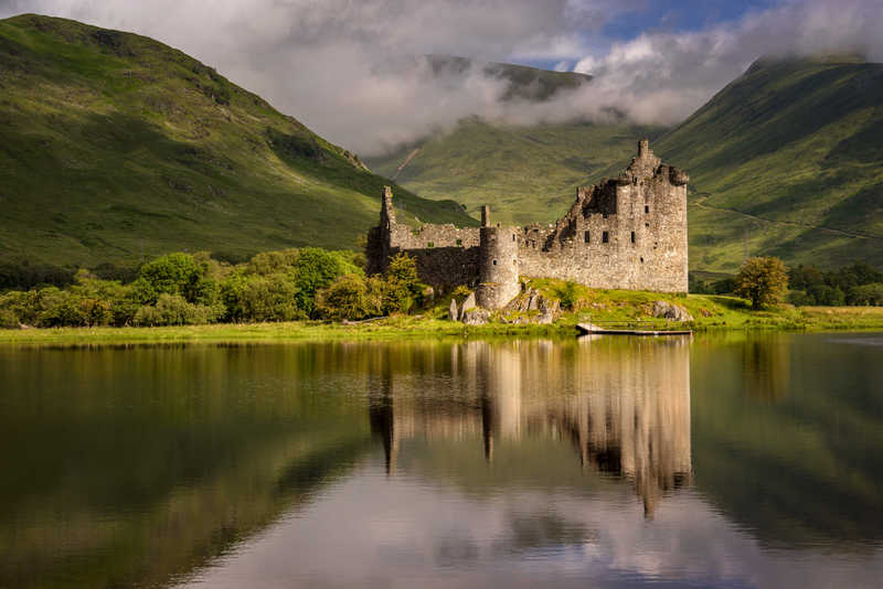 Les Highlands chateau au bord du lac Ecosse