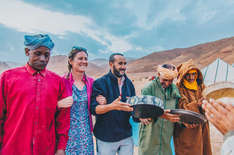 maroc- expédition berbère -chez-lhabitant- danser avec locaux © Intrepid Travel