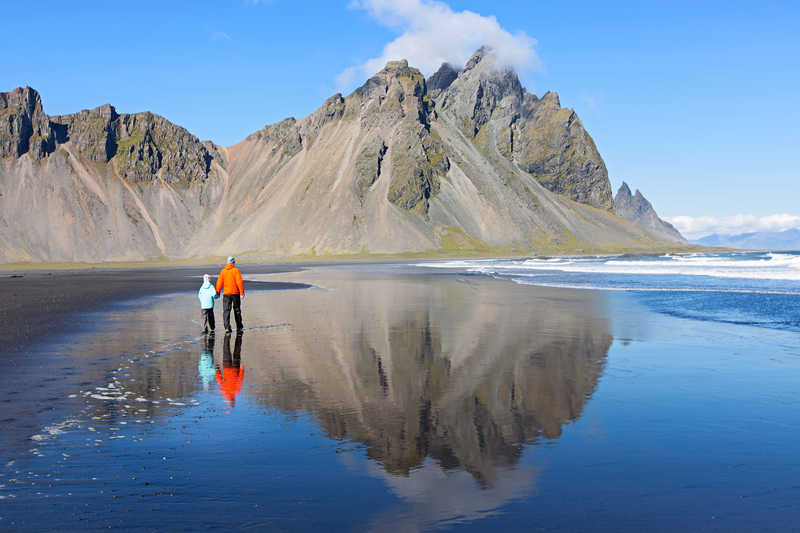 Plage de sable noir en famille en Islande