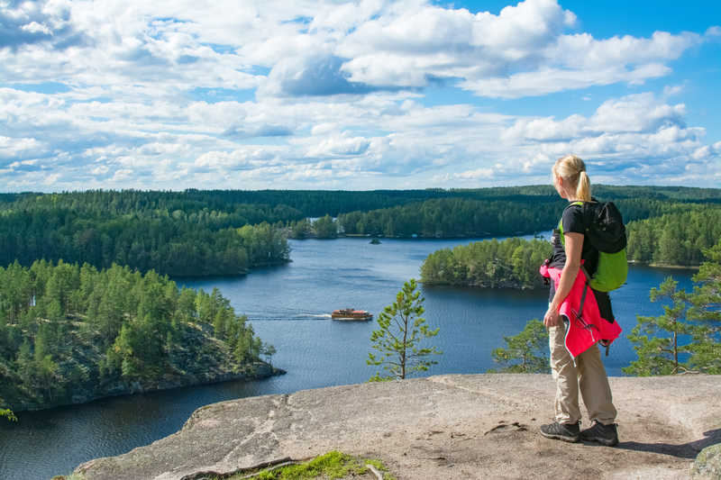 Randonnée en Finlande l'été © Shutter Stock