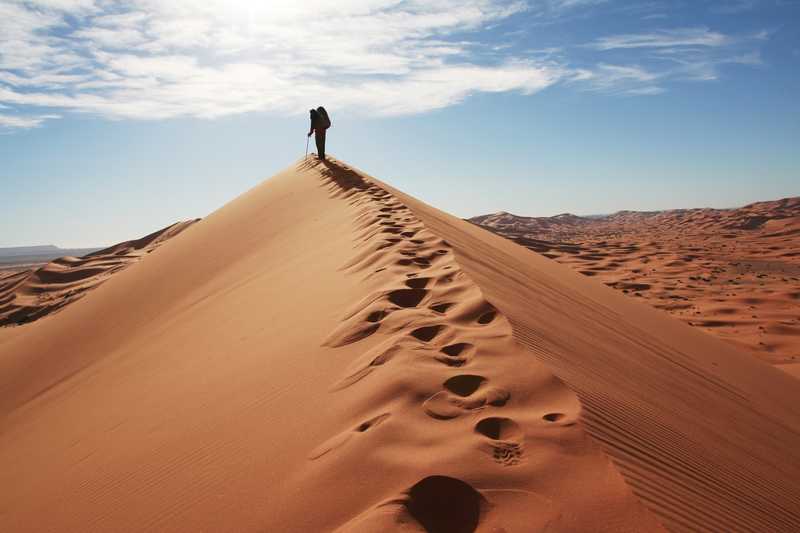 Randonner au milieu du désert d'Essaouira, Maroc