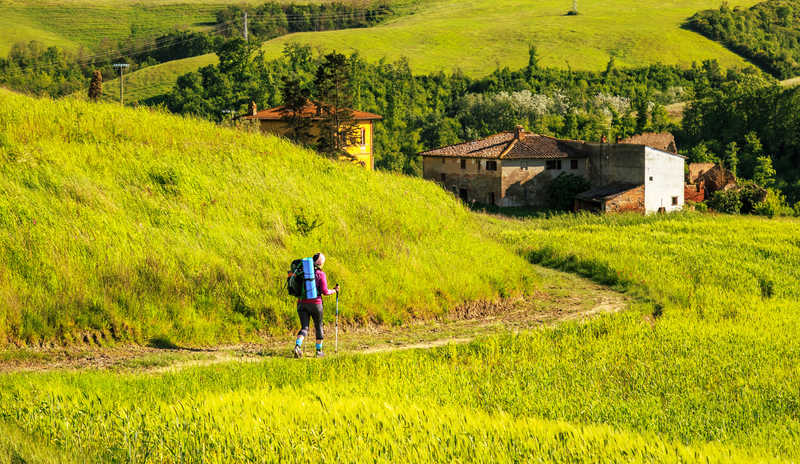 Randonneuse à travers la Toscane, Italie