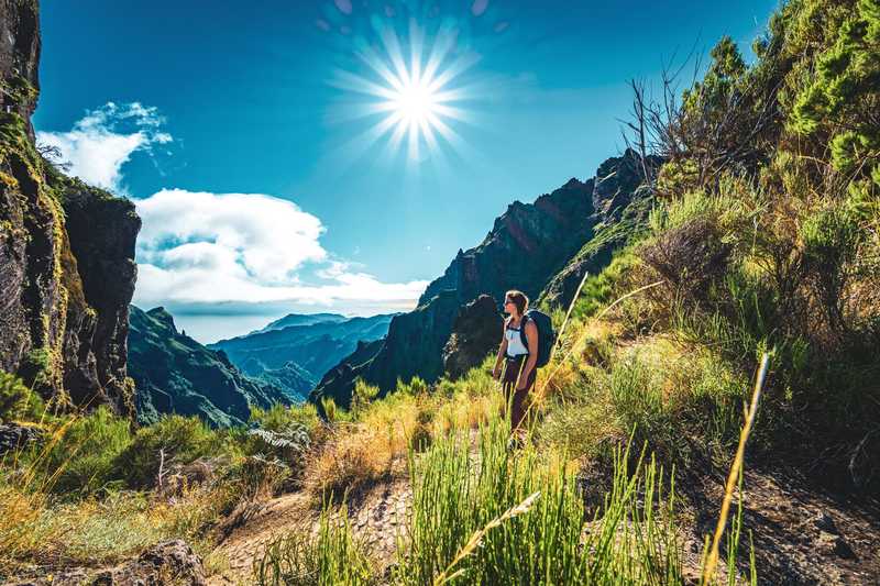 Randonneuse en route vers le Pico Ruivo, à Madère