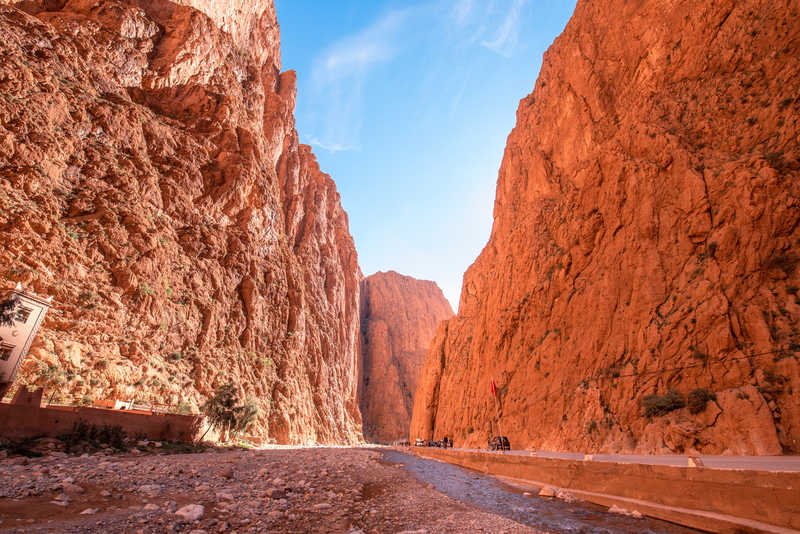 Rivière à travers les Gorges du Dadès, Maroc