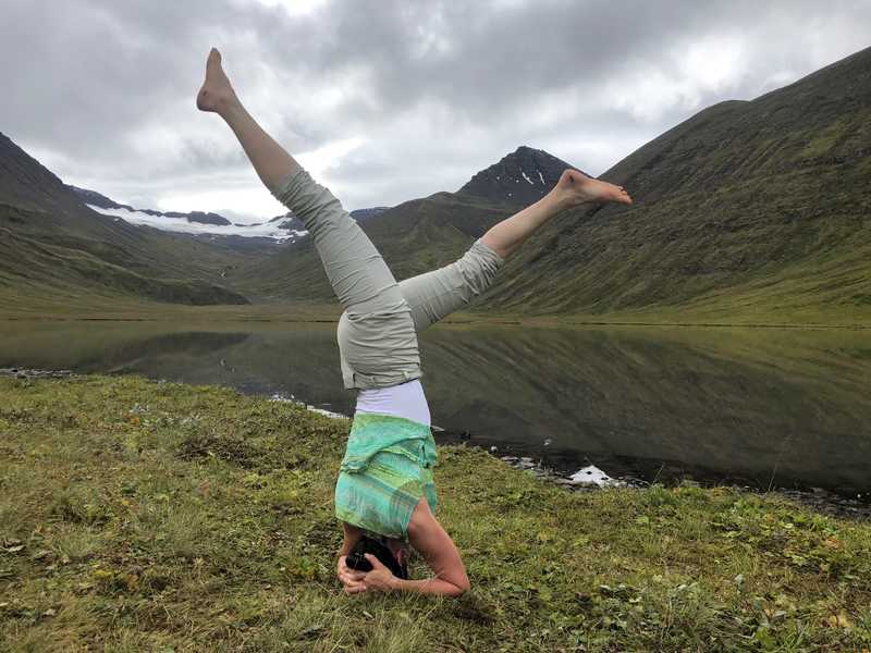 Vacances yoga et marche sous le soleil de minuit en Islande © Zen&go